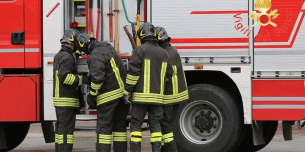 Canicattì, in fiamme l'auto di una coppia di commercianti: indagini