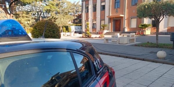 Voto di scambio a Tremestieri Etneo: arrestato il sindaco Di Rando, sospeso dai pubblici uffici l'assessore regionale Sammartino