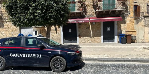 Mazzarino, bar ritrovo di pregiudicati: scatta la sospensione per tre giorni