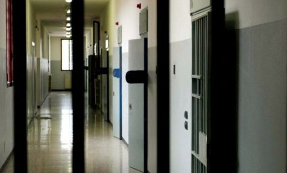 Ancora violenza nelle carceri, due agenti picchiati dai detenuti a Enna