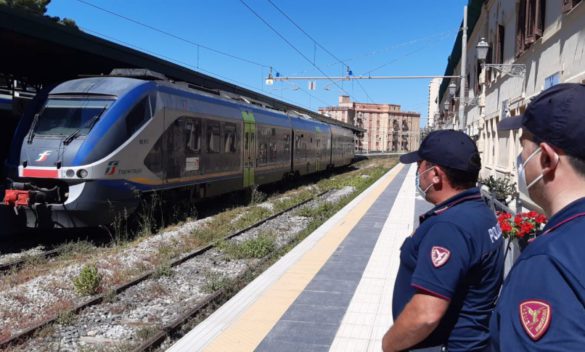 Stazione centrale di Palermo, lascia gli uffici della Polfer e subito tenta un borseggio: arrestato