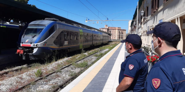 Stazione centrale di Palermo, lascia gli uffici della Polfer e subito tenta un borseggio: arrestato