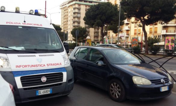 Palermo, tre incidenti nel giro di un'ora: motociclista ferito allo Zen