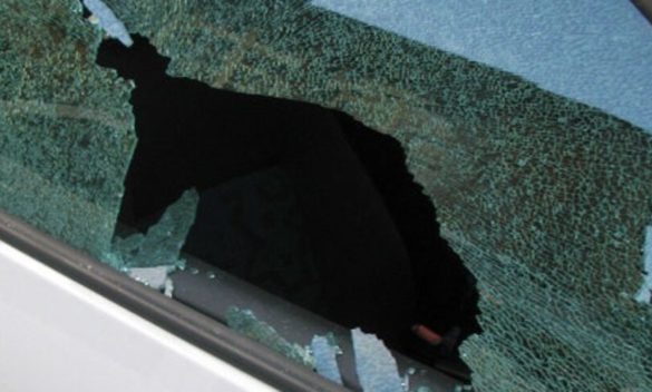 Palermo, sfonda i vetri delle auto e cerca di fuggire con la refurtiva: arrestato un uomo
