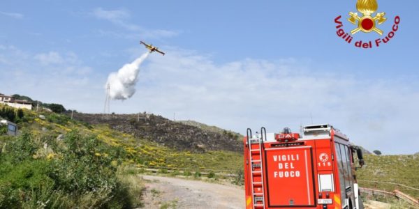 Schifani: «Da Roma arriveranno risorse per potenziare la lotta agli incendi in Sicilia»