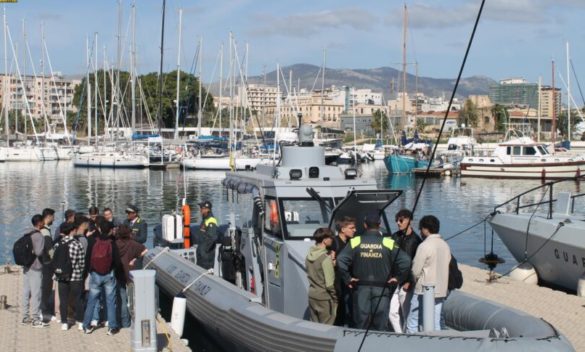Giornata del mare, a Palermo la guardia di finanza apre le porte del reparto aeronavale agli studenti