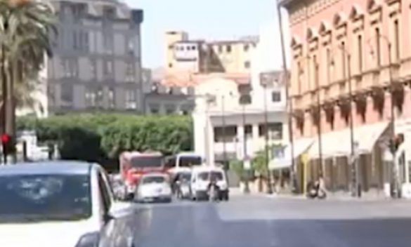 Rubano vestiti in negozio a Palermo, arrestati dopo un inseguimento