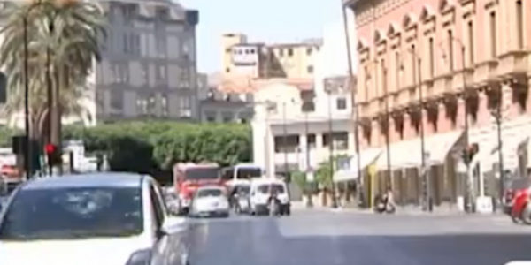 Rubano vestiti in negozio a Palermo, arrestati dopo un inseguimento