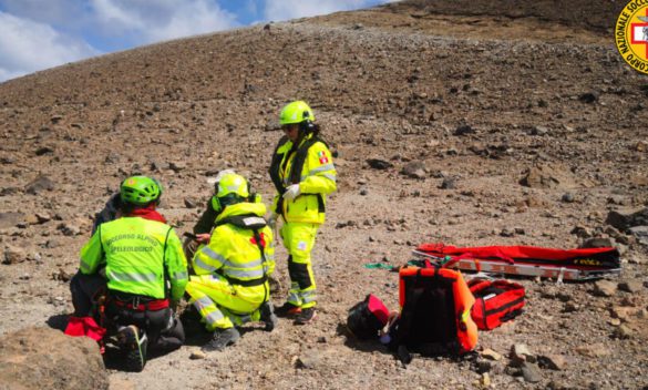 Un turista tedesco di 83 anni si fa male a Vulcano: viene soccorso in una zona impervia e trasportato in elicottero a Messina