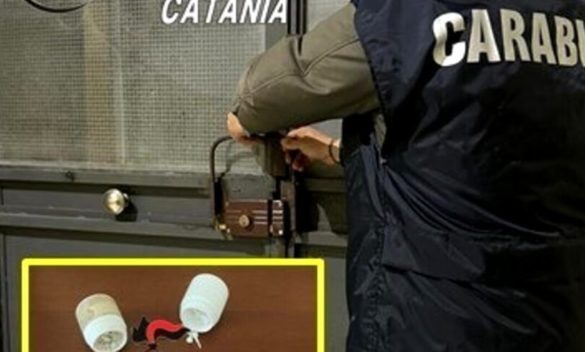 Catania, 60 dosi di cocaina dietro la porta blindata: arrestato