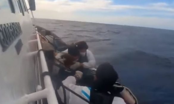 Barca in balìa delle onde, famiglia di diportisti salvata al largo di Pantelleria: a bordo anche un bimbo di 5 mesi
