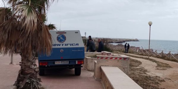 Ossa tra le alghe: è giallo a Marsala