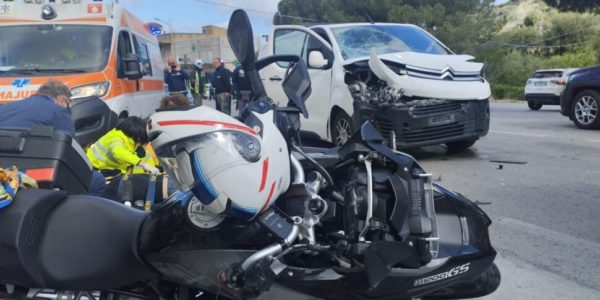 Capo d'Orlando, scontro tra una moto e un furgone: due feriti