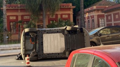Incidente in via Lincoln, un'auto ribaltata davanti all'Orto Botanico di Palermo, un'altra in testacoda