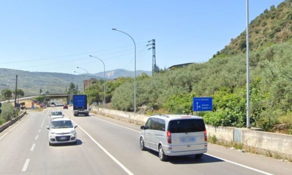 Incidente sulla Palermo-Agrigento, scontro tra auto e moto a Misilmeri: due feriti