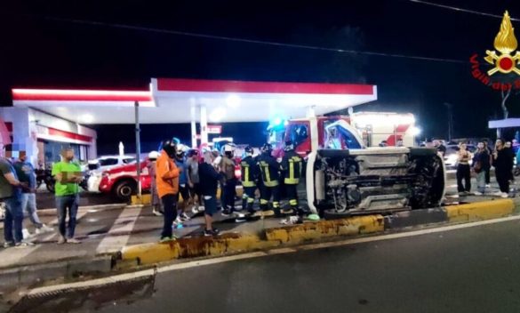 Messina, auto si ribalta in viale della Libertà: ferito un uomo di 84 anni