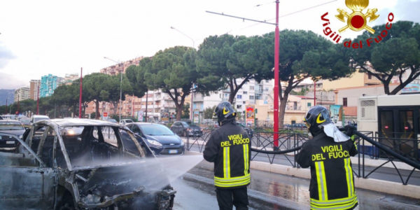 Auto in fiamme a Monreale, indagini dei carabinieri