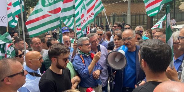 Cisl Sicilia corteo e sit in a Palermo: no alla privatizzazione delle Poste