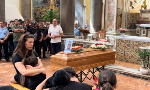 A Palermo l'addio a Samuele Fuschi, la dura omelia del sacerdote: «Una città che sembra dimenticarsi dei suoi abitanti»