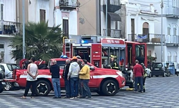 Momenti di paura a Lipari, scoppia un incendio in un hotel