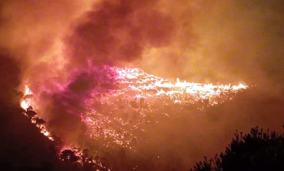 Incendio a Castellammare, ancora fuoco su monte Inici: in azione un canadair