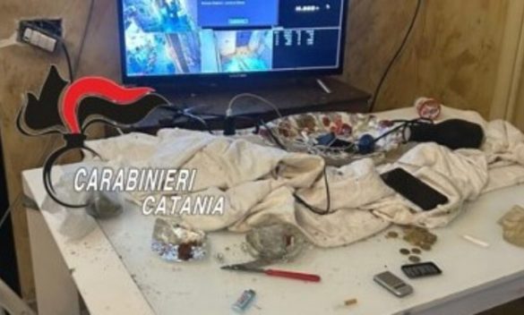 Carabinieri si fingono clienti, arrestati quattro pusher a Catania