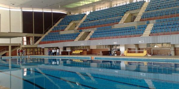 Ingresso negato ai genitori, tensione davanti alla piscina comunale di Palermo