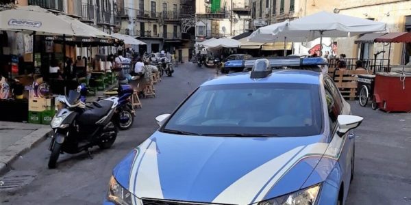 Fermato in piazza Sturzo a Palermo con la droga addosso, un arresto della polizia