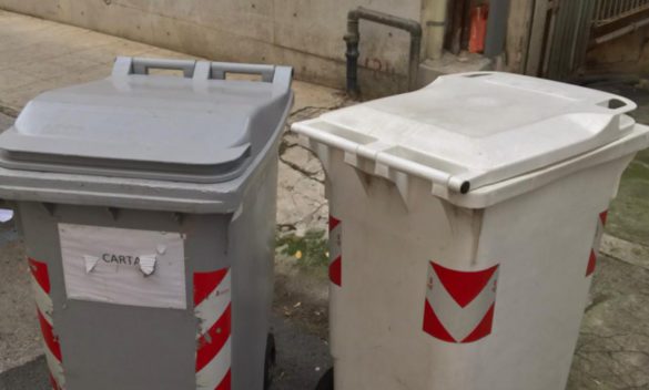 Rifiuti a Palermo, arriva la polizia davanti agli esercizi commerciali per controllare il corretto conferimento dei rifiuti