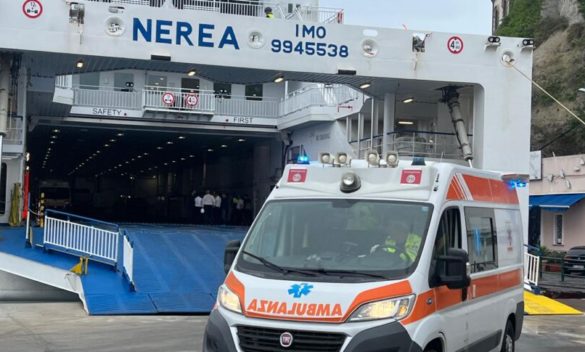 Salina, la cima della nuova nave Nerea si spezza: marittimo ferito, sarà trasportato in ospedale a Messina
