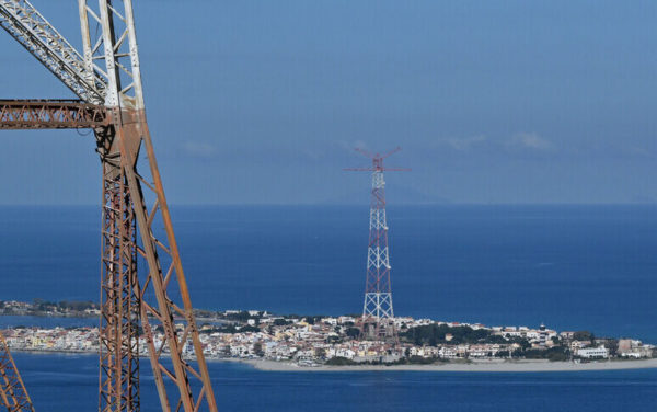 La società Stretto di Messina chiede al Mase tre mesi in più per l'impatto ambientale, il Comitato anti ponte: smascherato il grande bluff