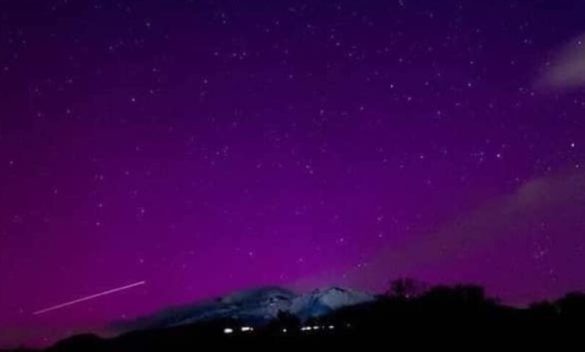 Lo spettacolo dell'aurora boreale in Italia: l'evento visibile anche dall'Etna
