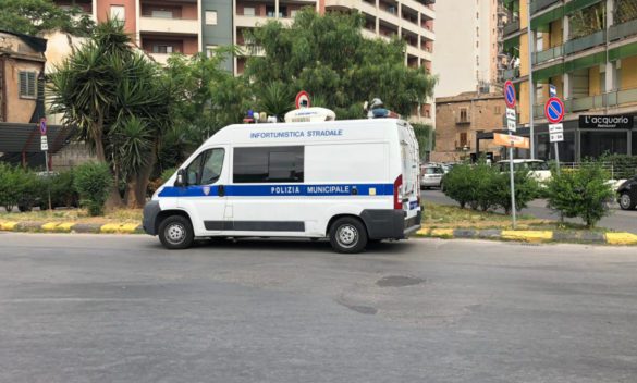 Palermo, tre incidenti nel giro di un'ora: un'auto si ribalta sul ponte Bonagia