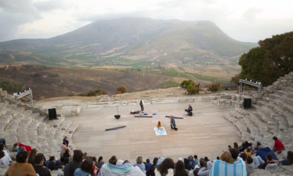 Pronto il cartellone del Segesta Festival: un mese di teatro, danza e musica nell'antico scenario della città greca