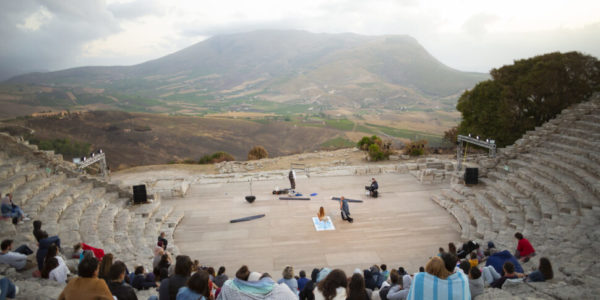 Pronto il cartellone del Segesta Festival: un mese di teatro, danza e musica nell'antico scenario della città greca