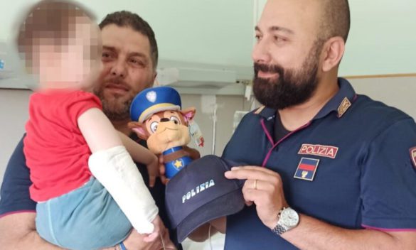 Acireale, bimbo colto da una crisi respiratoria salvato dalla polizia