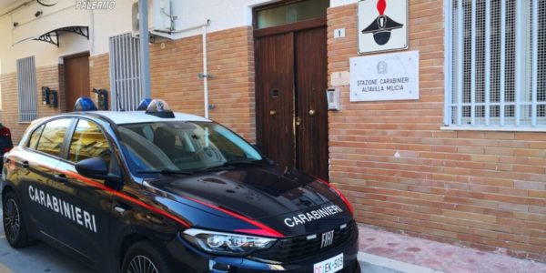 Altavilla Milicia, rapina per strada la sua ex convivente: arrestato