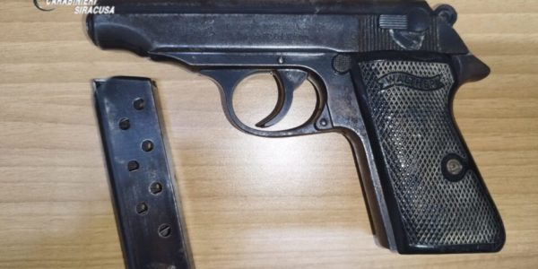 Avola, in giro con pistola e 100 grammi di cocaina: commerciante arrestato