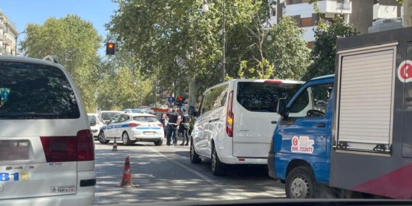 Palermo, incidente tra un'auto e un taxi in via Libertà: una donna ferita e rallentamenti al traffico