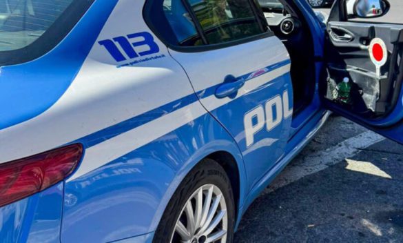 Catania, ladro ruba in un bar: il proprietario lo scopre in diretta dalle telecamere e chiama la polizia