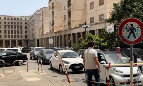 Palermo, le sbarre del parcheggio non si alzano: caos in piazzale Ungheria