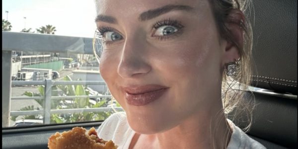 Chiara Ferragni posta un video sui social: «Sono mezza siciliana, si dice arancini»