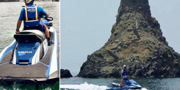 Le volanti del mare: a Catania la polizia controlla la fascia costiera con le moto d'acqua