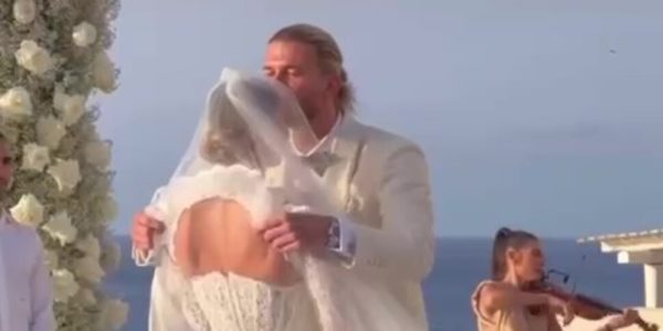 Diletta Leotta e Karius hanno detto sì a Vulcano, le immagini degli sposi all'altare