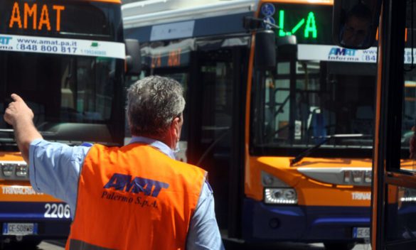 Palermo, paura per un autista dell'Amat: pietre contro l'autobus in via Leonardo da Vinci