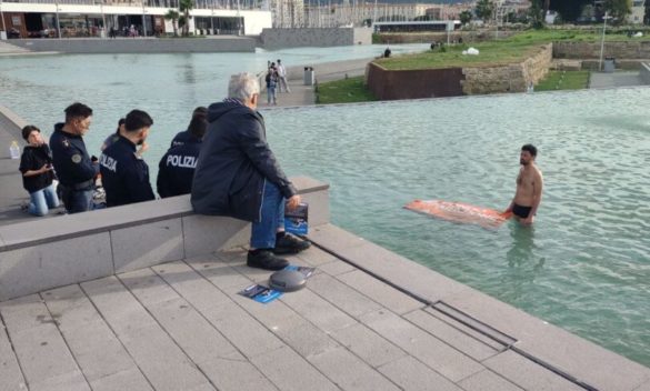 Fogli di via per la protesta in acqua al molo trapezoidale di Palermo, raccolta fondi per il ricorso al Tar