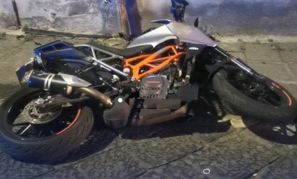 Santa Maria di Licodia, automobilista travolge un ragazzo di 17 anni in moto e scappa