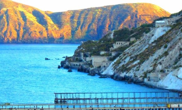 Lipari, a Porticello strutture a rischio crollo