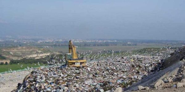 La discarica di rifiuti a Lentini, sindaci in allarme dopo la chiusura a tempo indeterminato