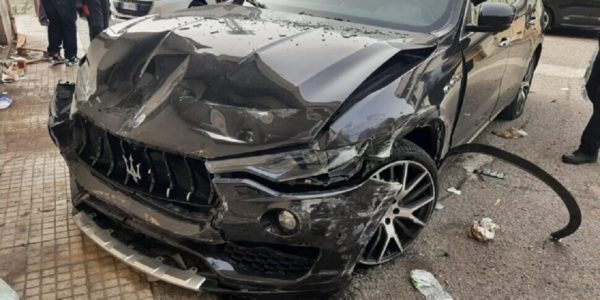 Messina, sotto effetto di droga investe tre auto con la Maserati: aveva la patente revocata